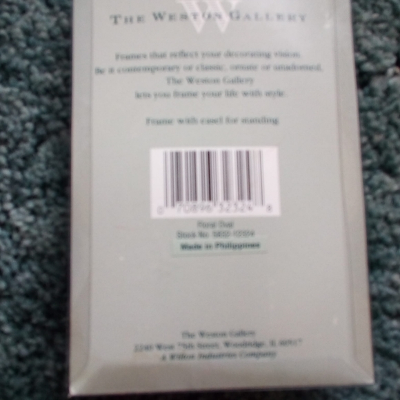 Round Floral Frame - Picture 5 of 7